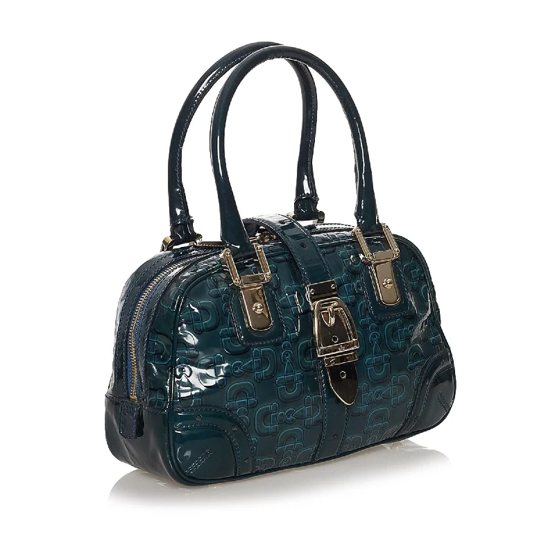 Women Gucci bags with a snap - button closure and a decorative charmGucci Horsebit Patent Leather Handbag (SHG-Y5Im6s)