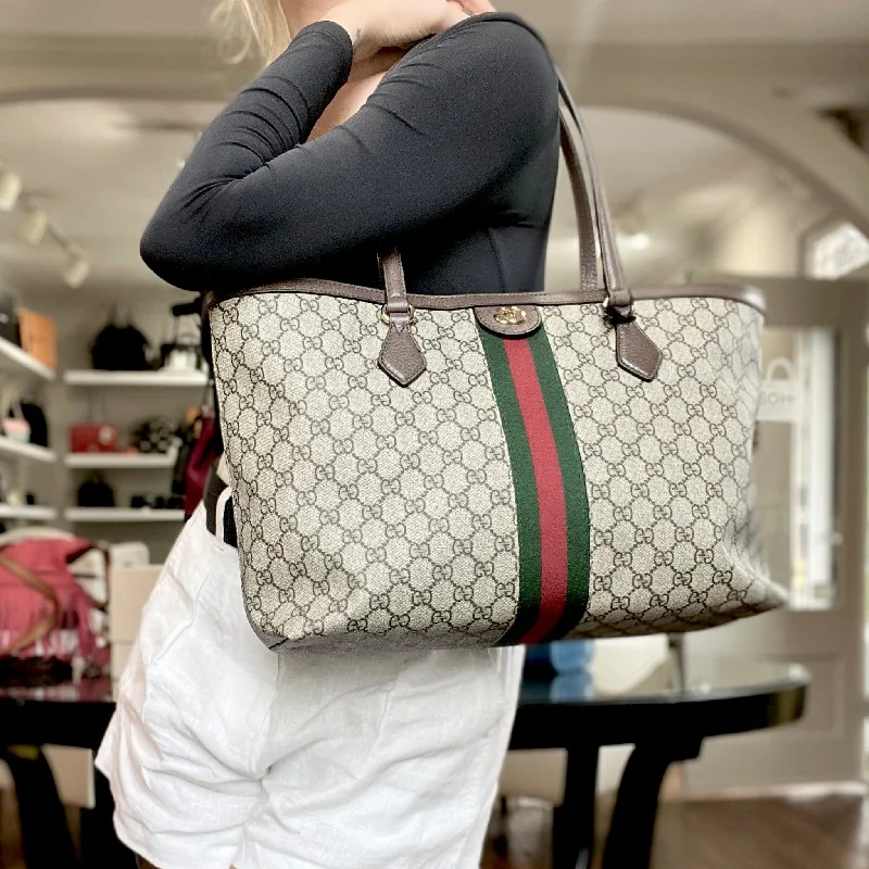 Ladies Gucci shoulder bags with a single - handle designGucci GG Ophidia Supreme Medium Tote